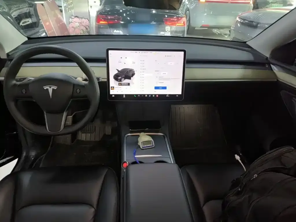 Tesla Model Y — фото 2