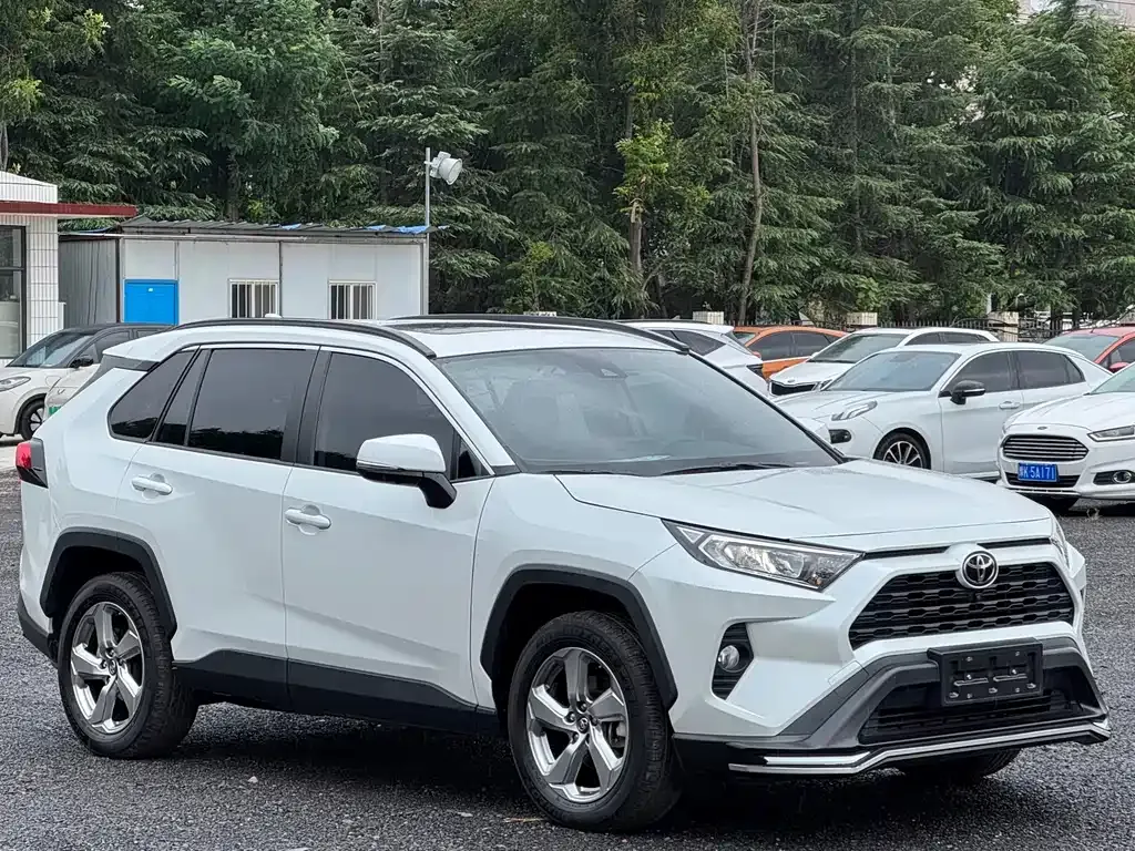 Toyota RAV4 — фото 9