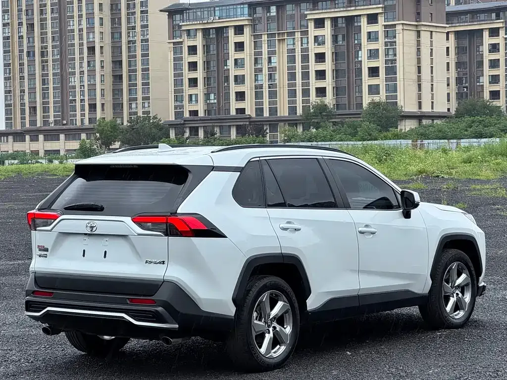 Toyota RAV4 — фото 6