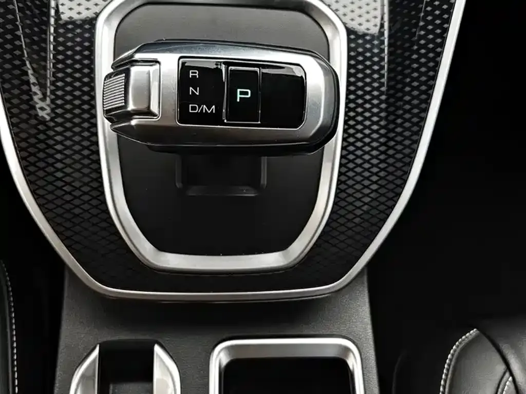 Haval M6 — фото 10