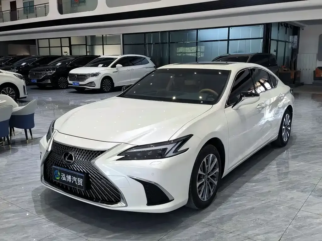 Lexus ES — фото 1