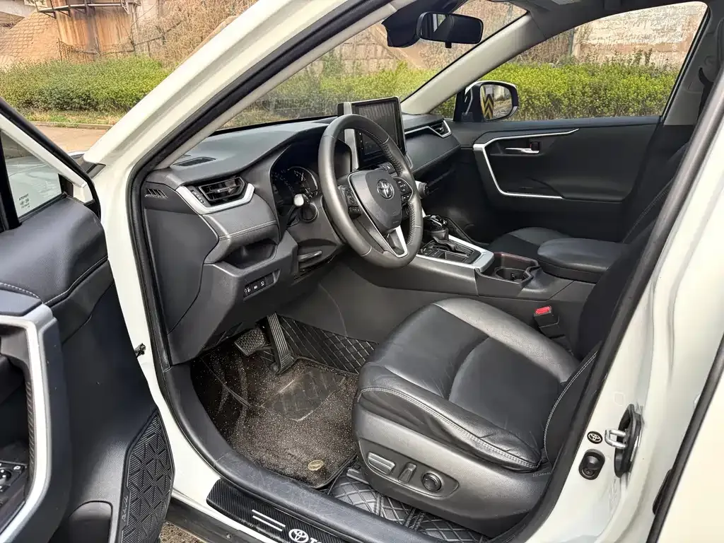 Toyota RAV4 — фото 3