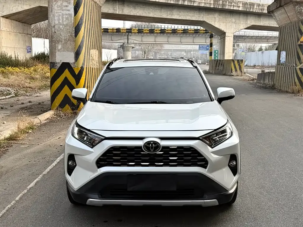 Toyota RAV4 — фото 4