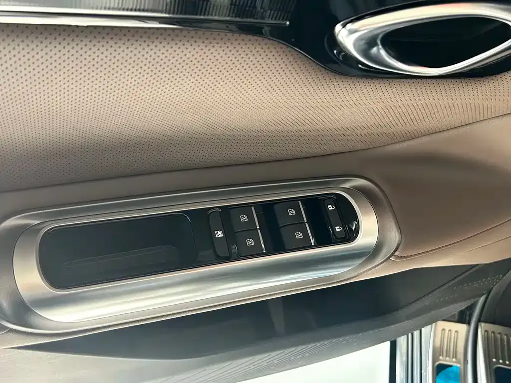 GAC Motor Trumpchi E8 — фото 10