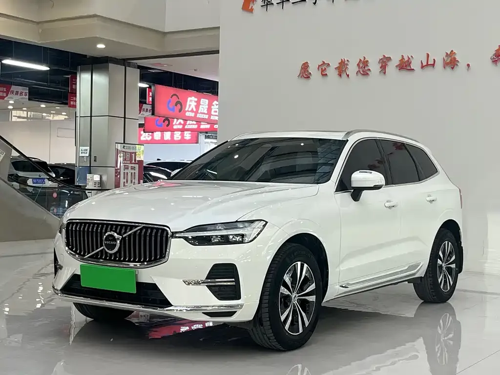 Volvo XC60 — фото 1