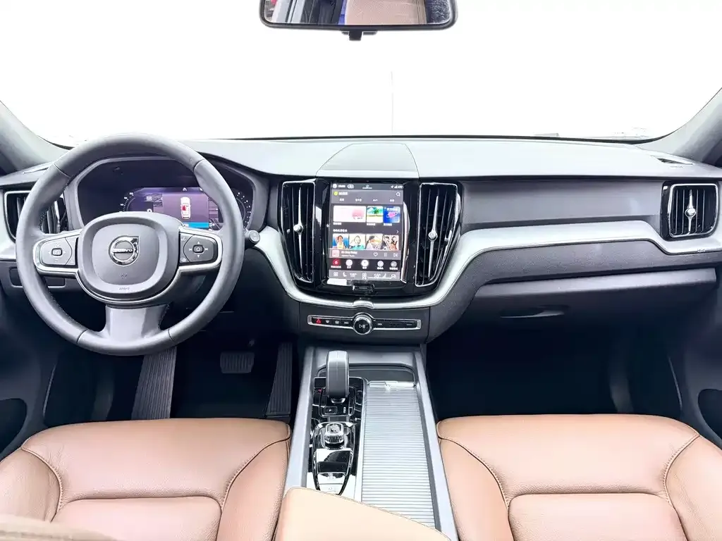 Volvo XC60 — фото 4