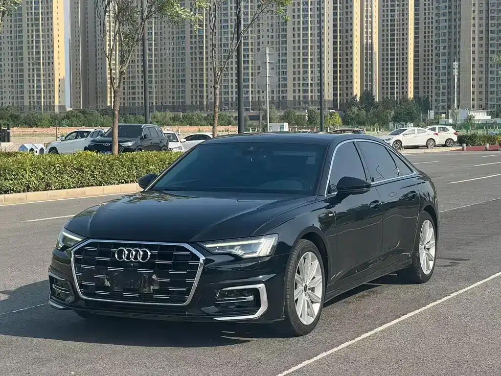 Audi A6L — фото 1