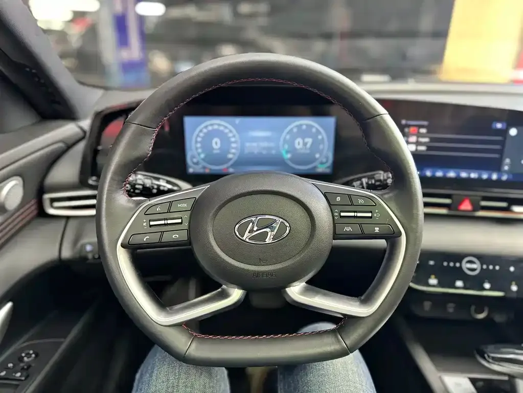 Hyundai Elantra — фото 3