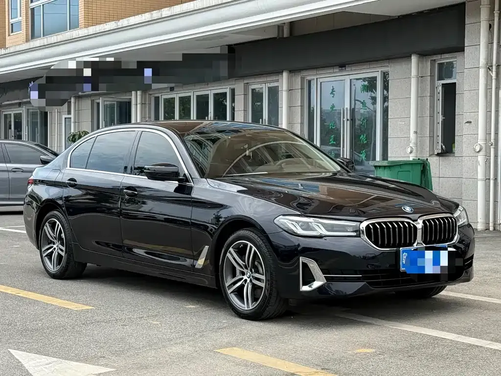 BMW 5 Series — фото 1