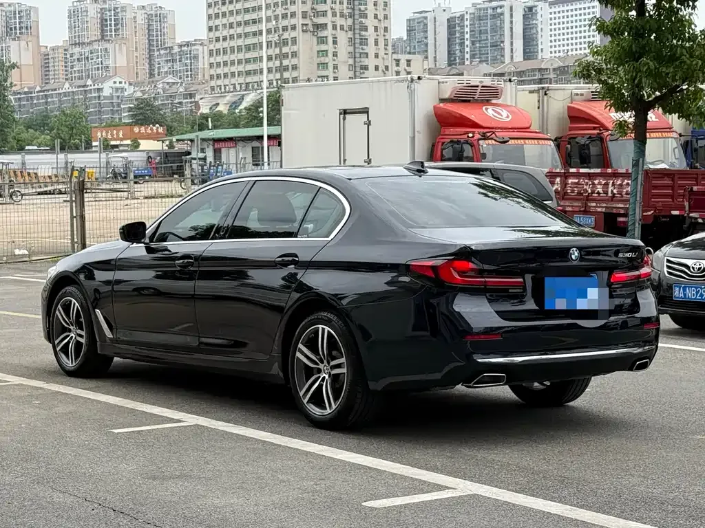 BMW 5 Series — фото 4