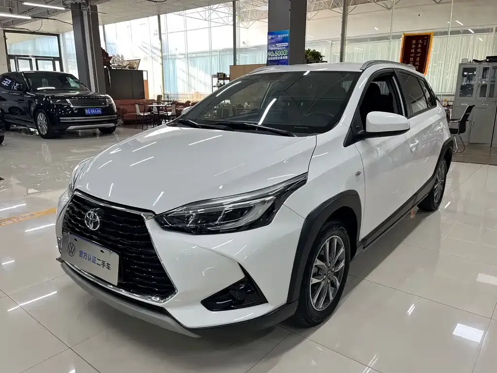 Toyota Yaris L — фото 1