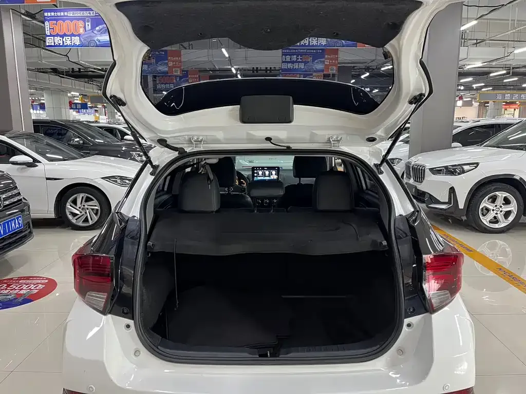 Toyota Yaris L — фото 10