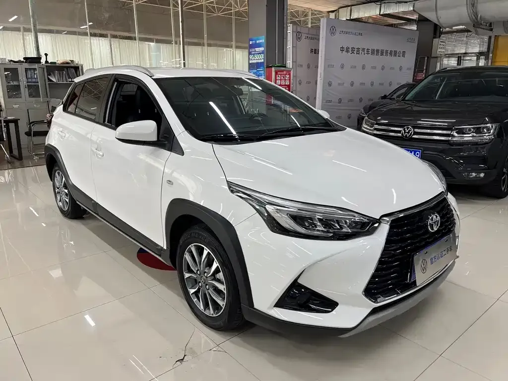 Toyota Yaris L — фото 2