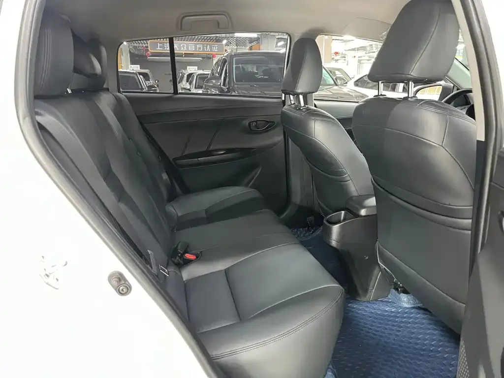 Toyota Yaris L — фото 4