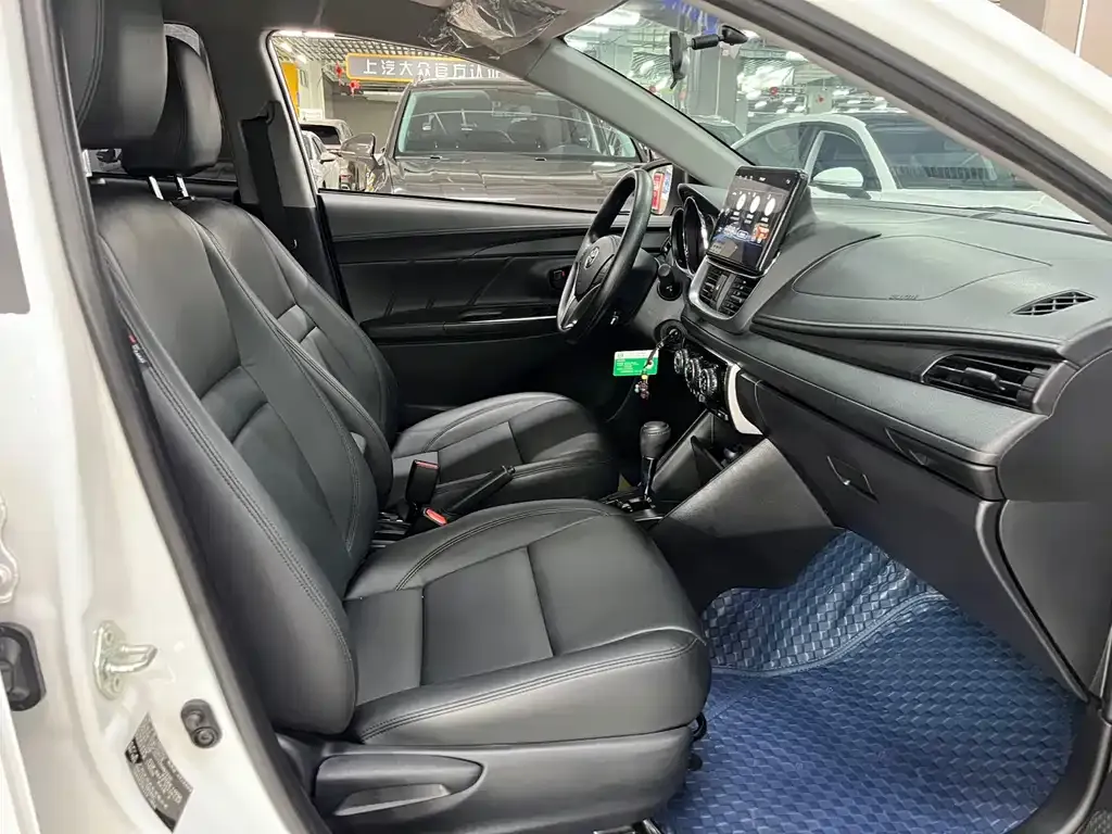 Toyota Yaris L — фото 8