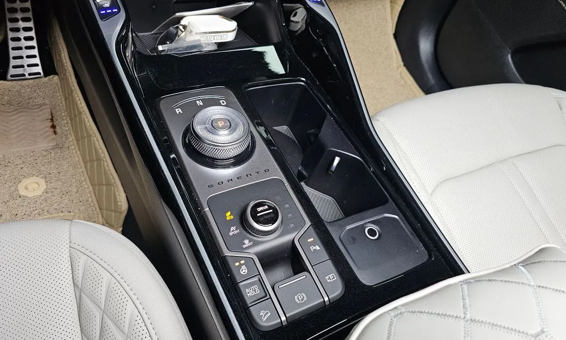 Kia Sorento — фото 6