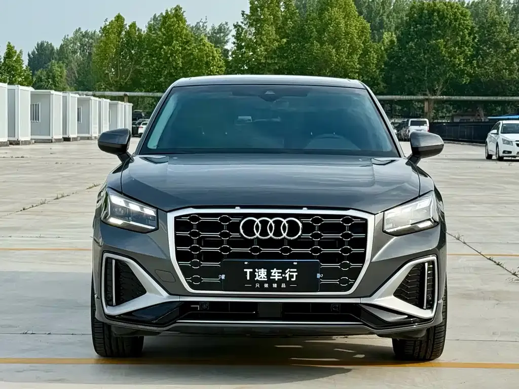 Audi Q2L — фото 10
