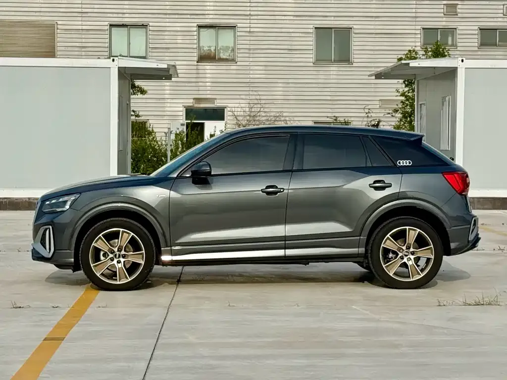 Audi Q2L — фото 5