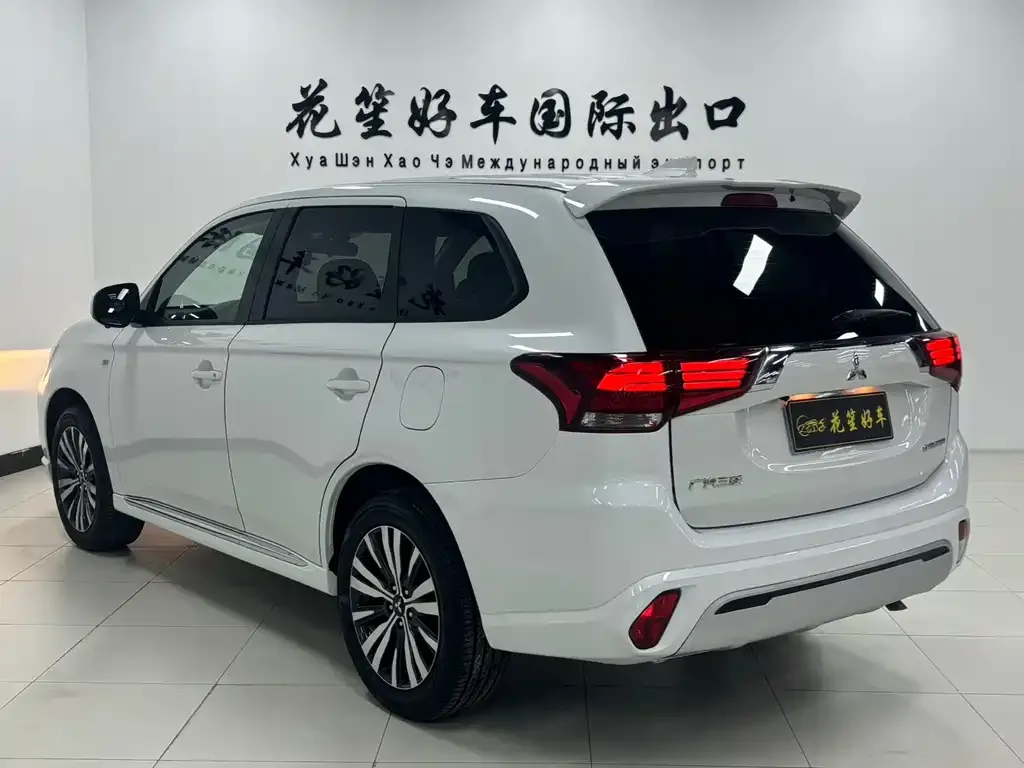 Mitsubishi Outlander 2022 из CN, фото 5