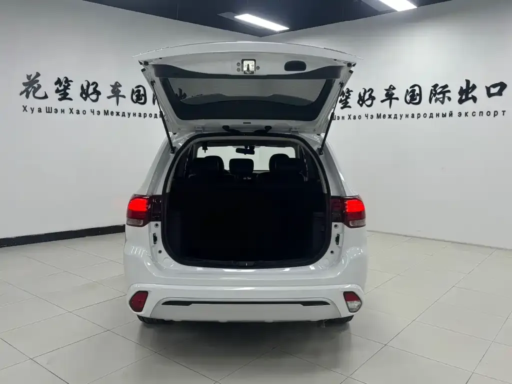 Mitsubishi Outlander 2022 из CN, фото 3