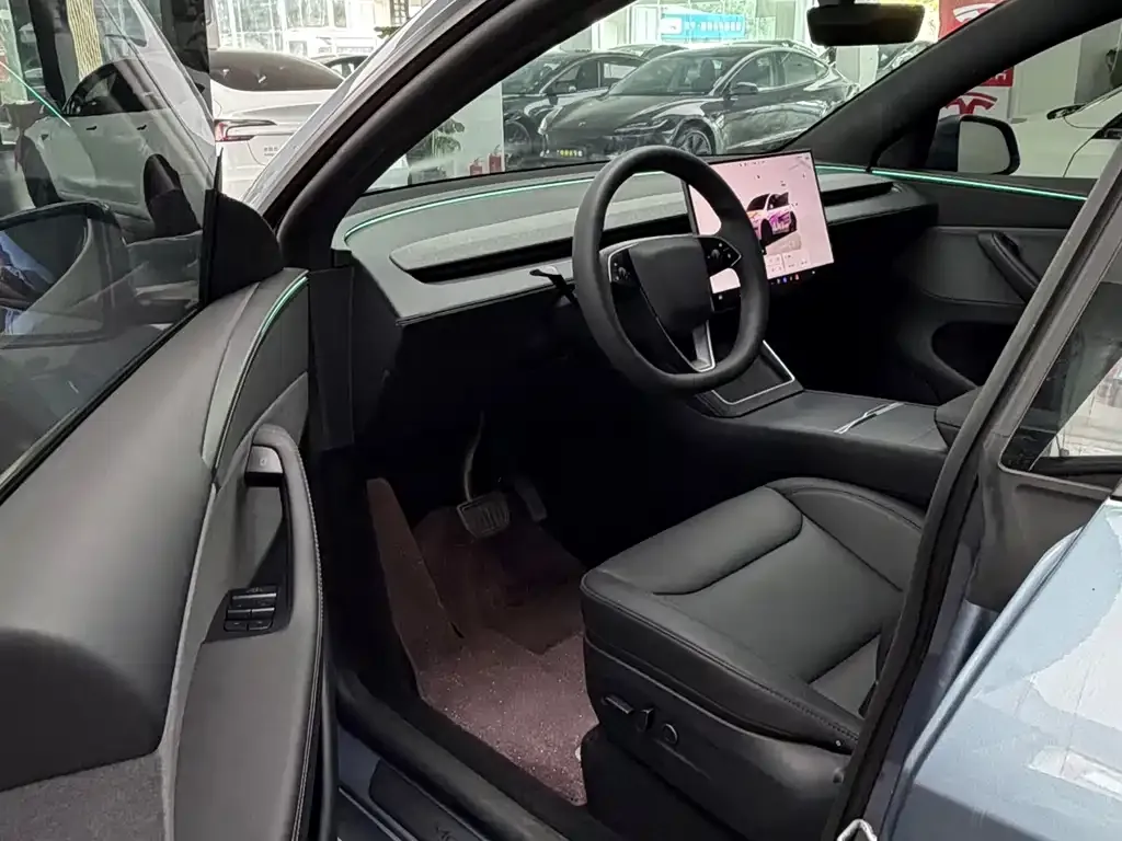 Tesla Model Y — фото 6