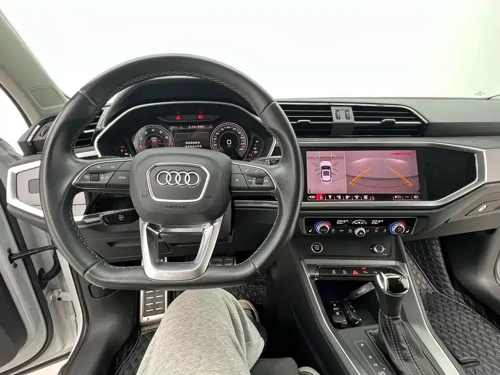 Audi Q3 — фото 9