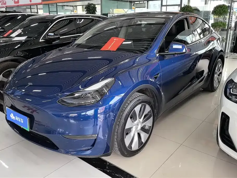 Tesla Model Y — фото 1