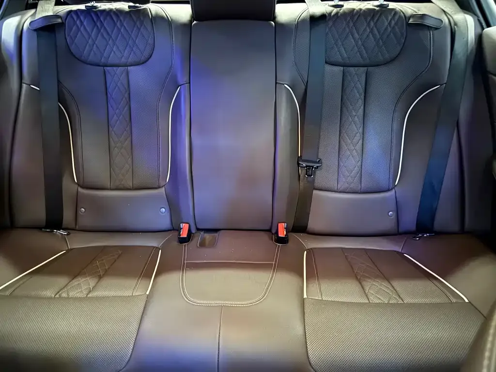 BMW 5 Series 2021 из CN, фото 6