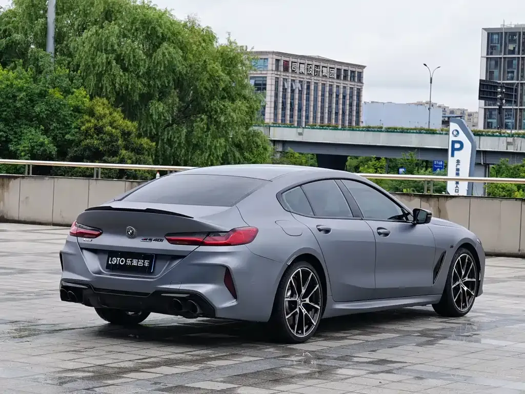 BMW 8 Series — фото 9