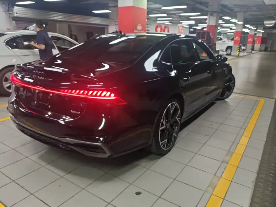 Audi A7L 2024 из CN, фото 5