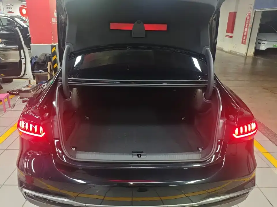 Audi A7L 2024 из CN, фото 10