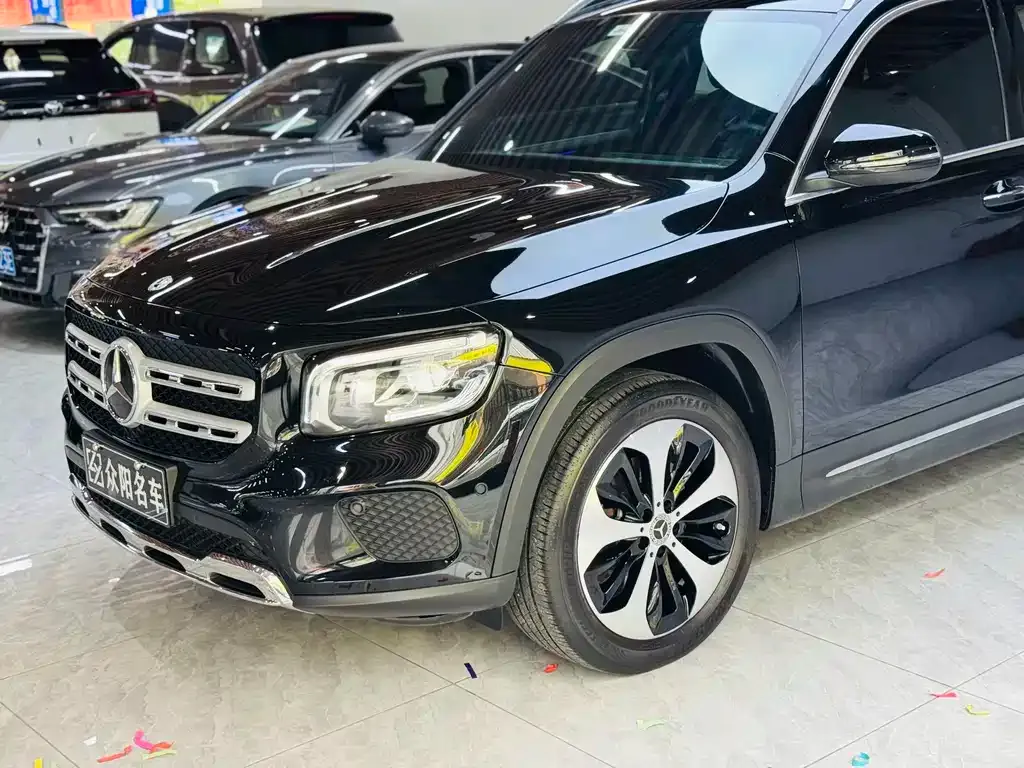 Mercedes-Benz GLB — фото 1