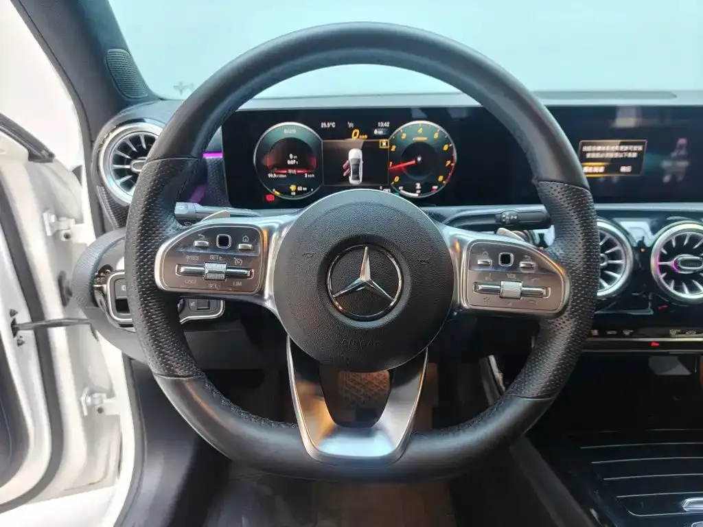 Mercedes-Benz A-Class — фото 10