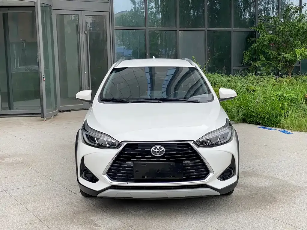 Toyota Yaris L — фото 7