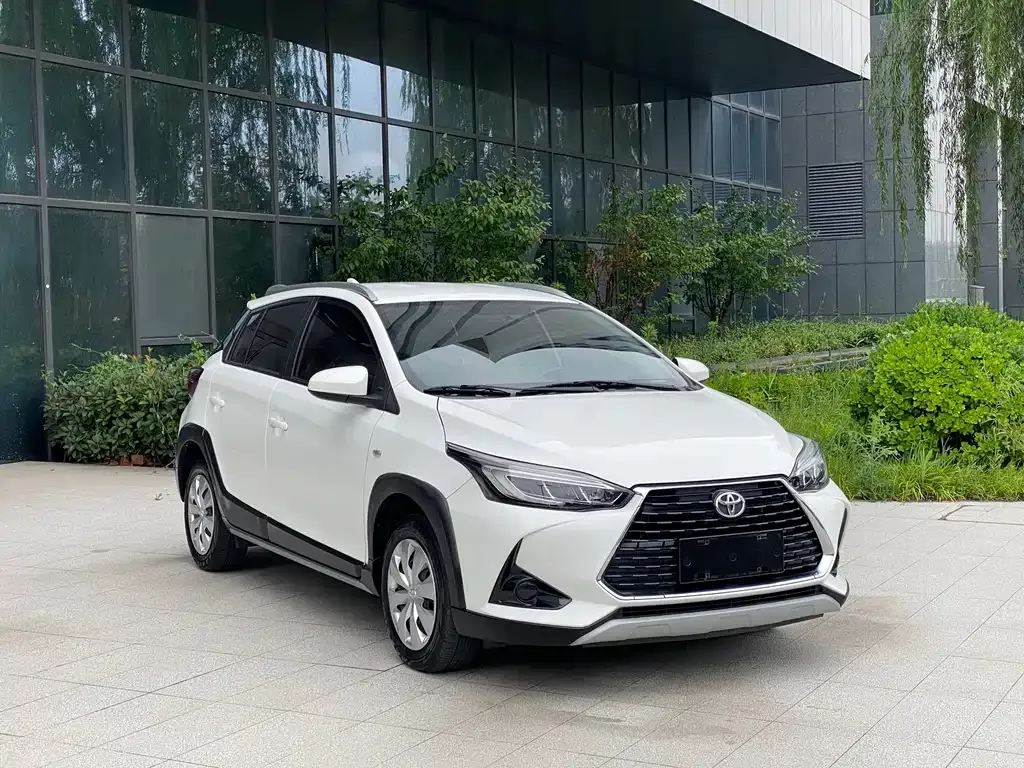 Toyota Yaris L — фото 9