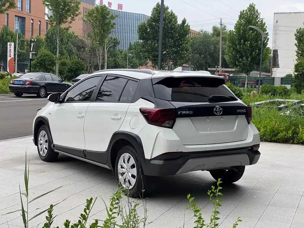 Toyota Yaris L — фото 8