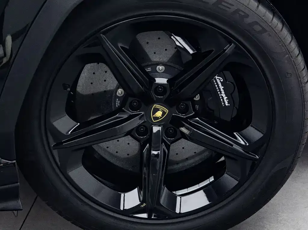 Lamborghini Urus — фото 9