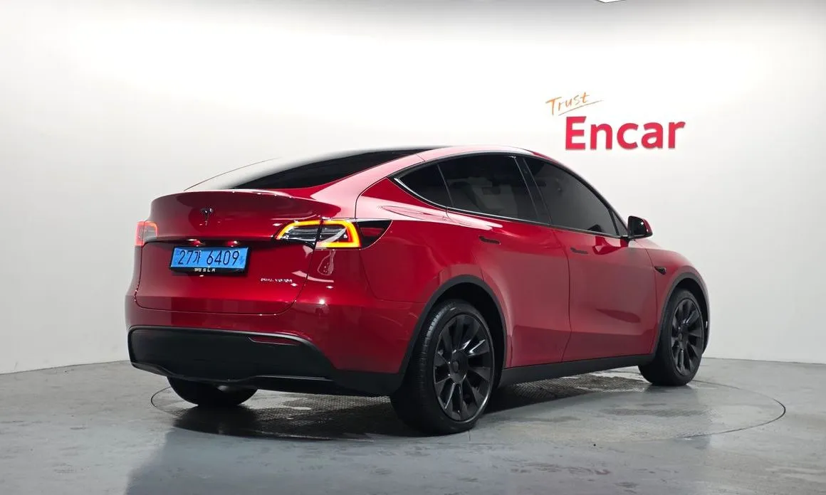 Tesla Model Y — фото 10