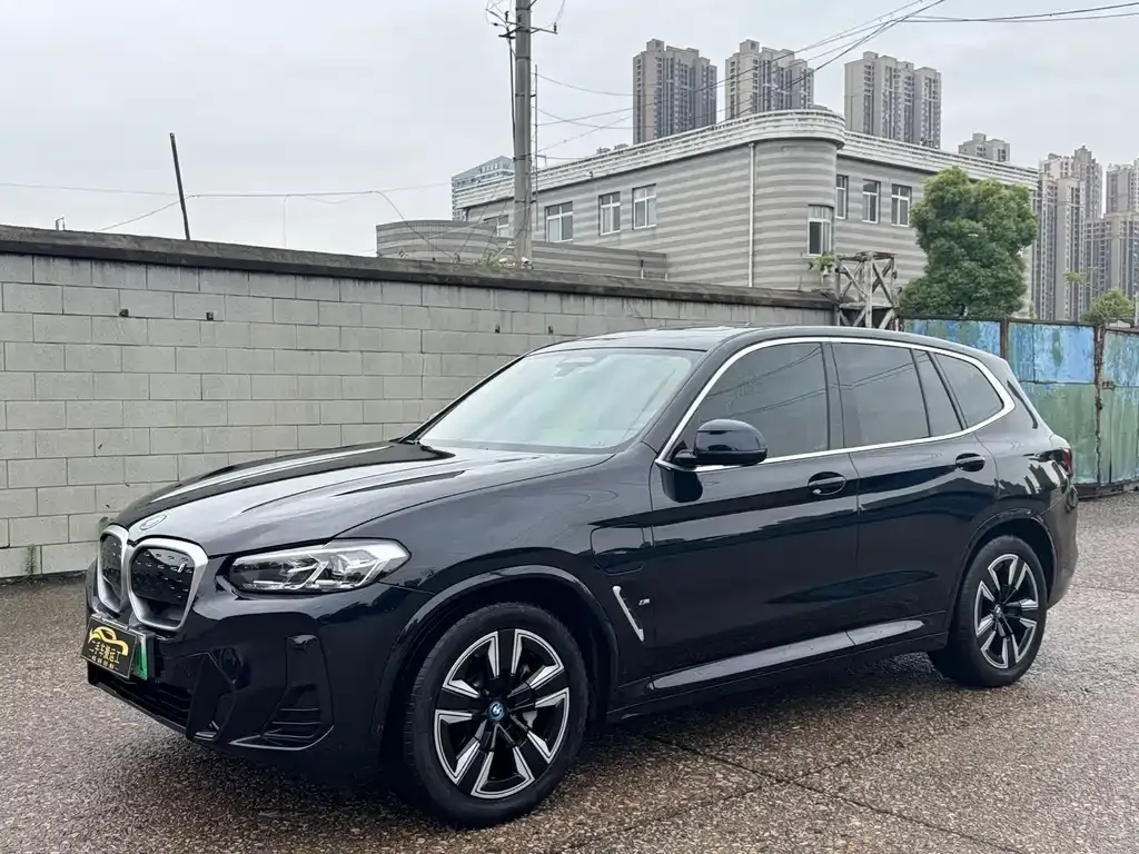 BMW iX3 — фото 1