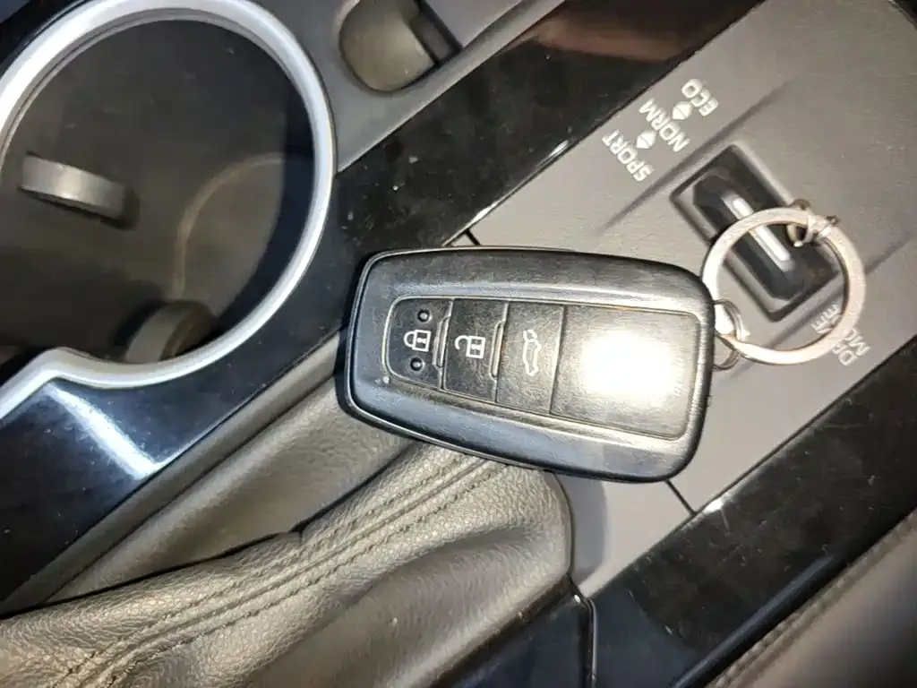 Toyota Highlander — фото 10