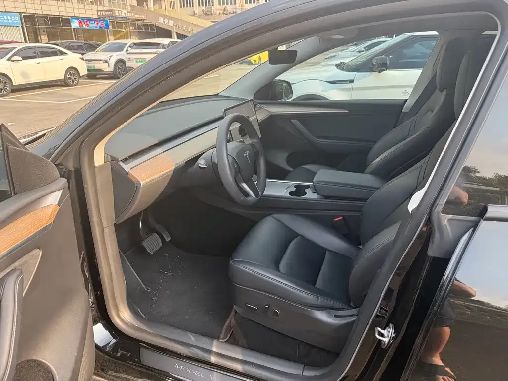 Tesla Model Y — фото 4