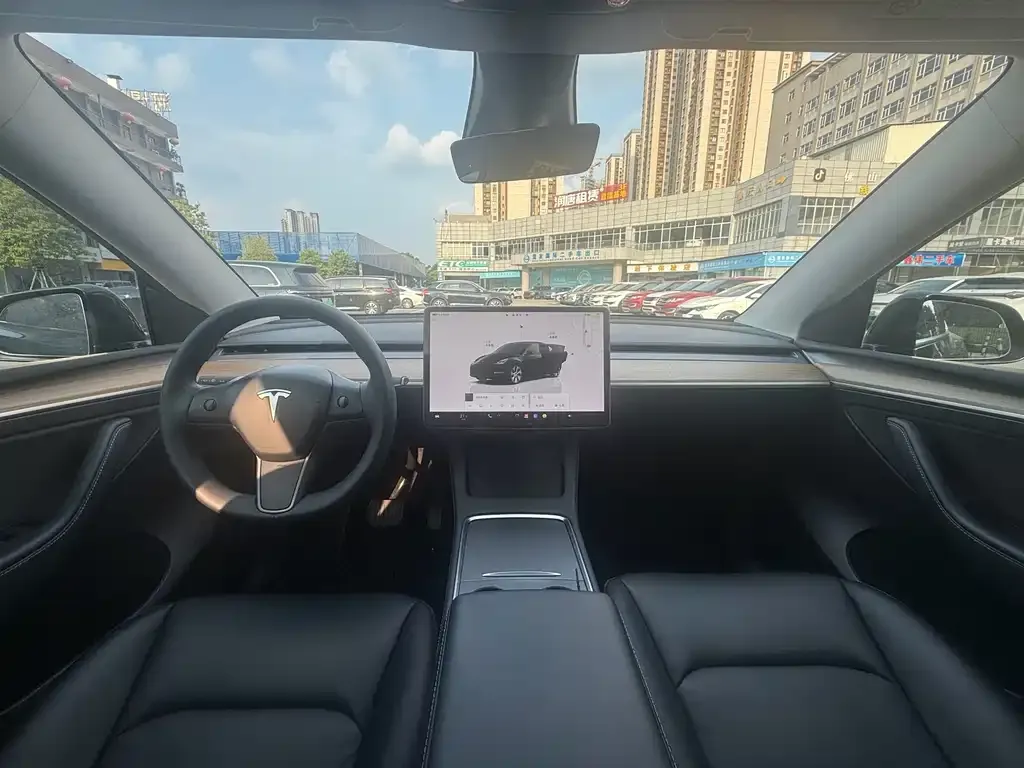 Tesla Model Y — фото 9