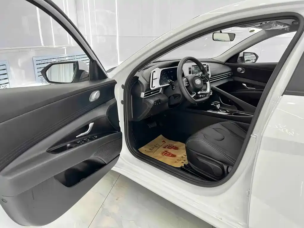 Hyundai Elantra — фото 6