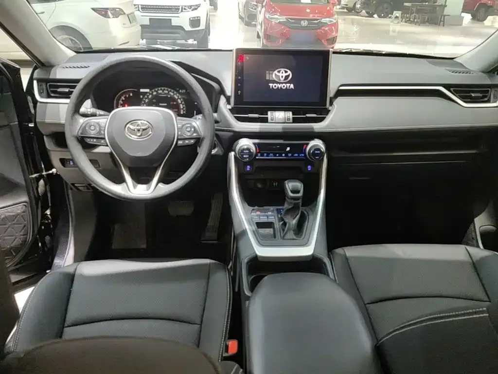 Toyota RAV4 — фото 9