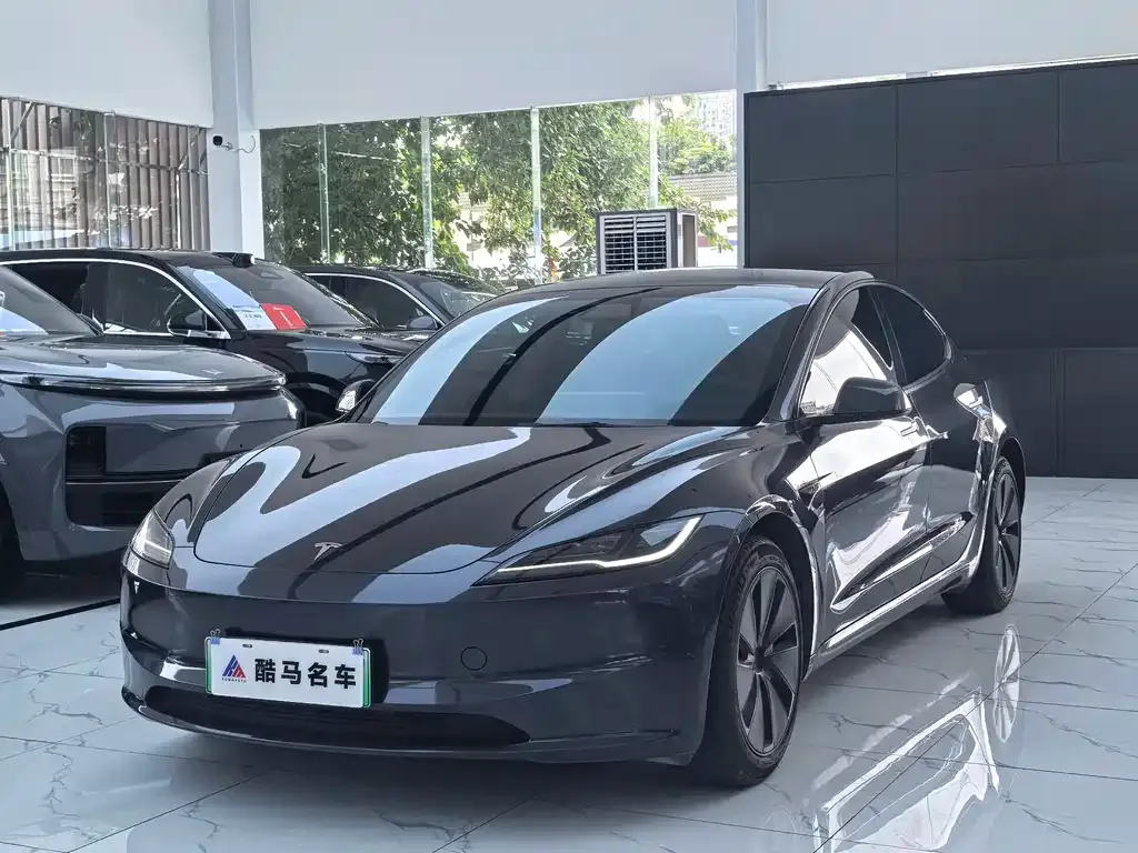 Tesla Model 3 — фото 1