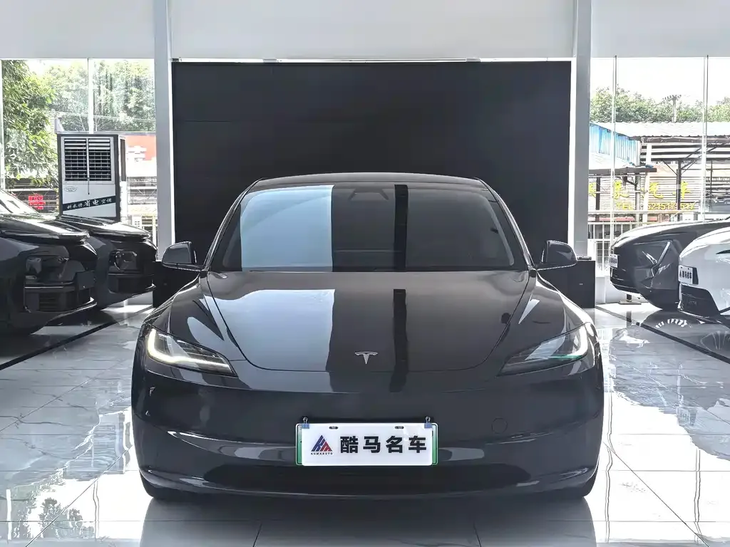 Tesla Model 3 — фото 9