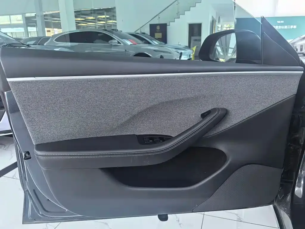 Tesla Model 3 — фото 3