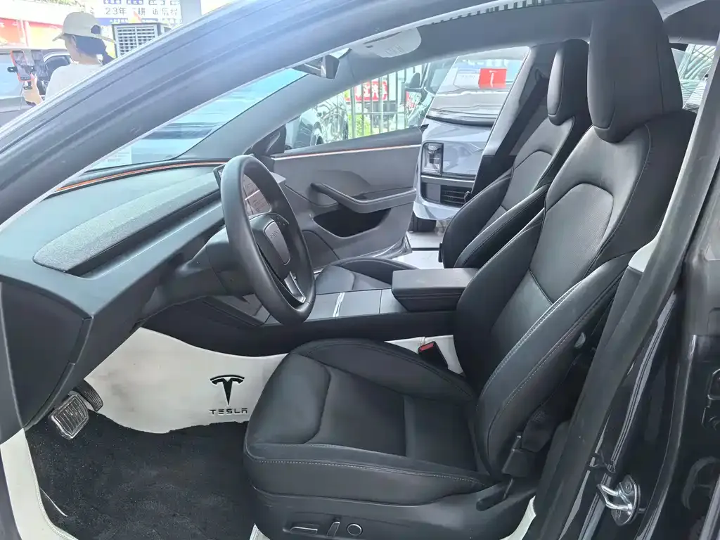Tesla Model 3 — фото 10