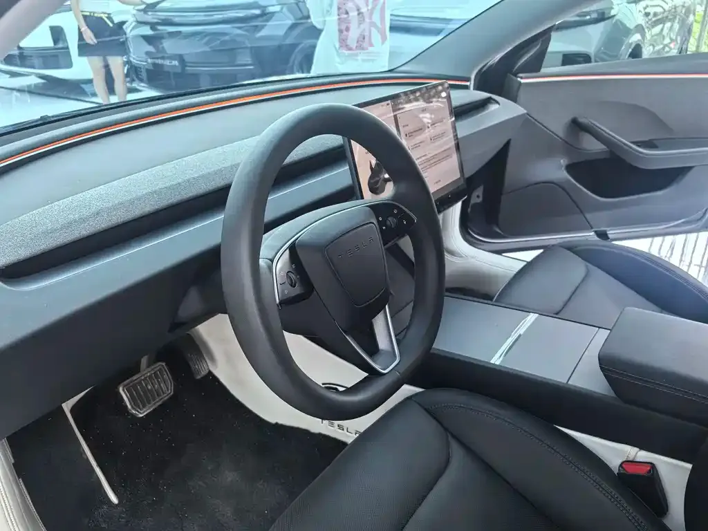 Tesla Model 3 — фото 2