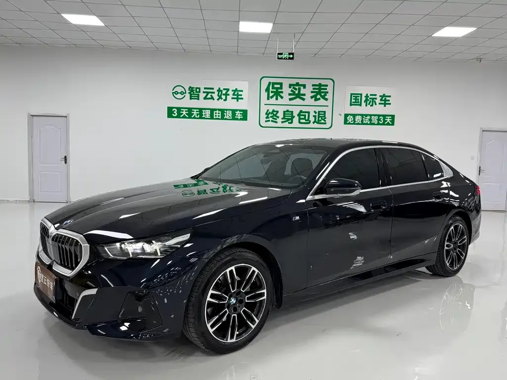 BMW 5 Series — фото 1